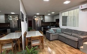Casa completa e confortável, 15 minutos dá praia